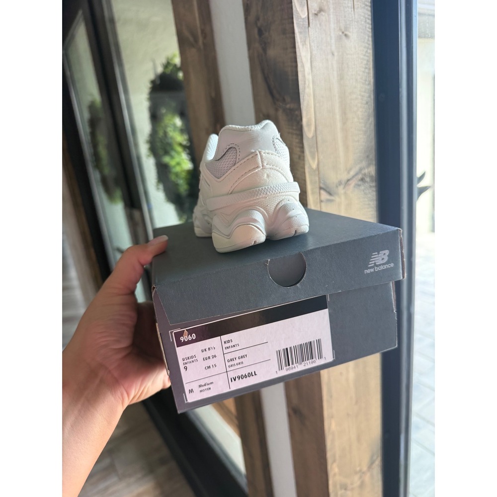 New Balance 9060 Kids Sneakers Grey IV9060LL Size 9 Toddler New‎ in Box - Picture 2 of 3